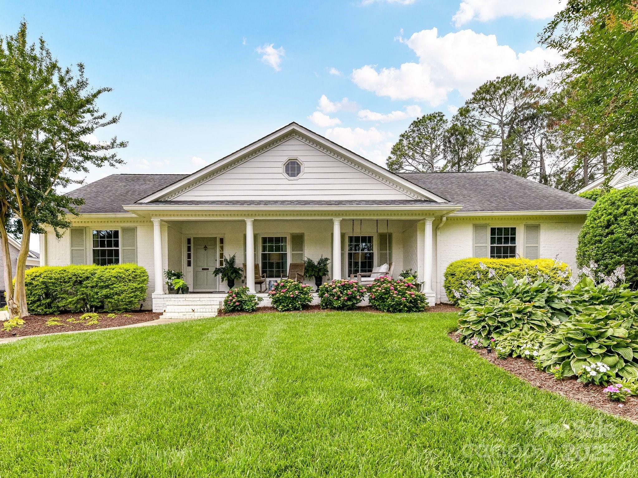 Property Photo: 2636 Chilton Place NC 28207