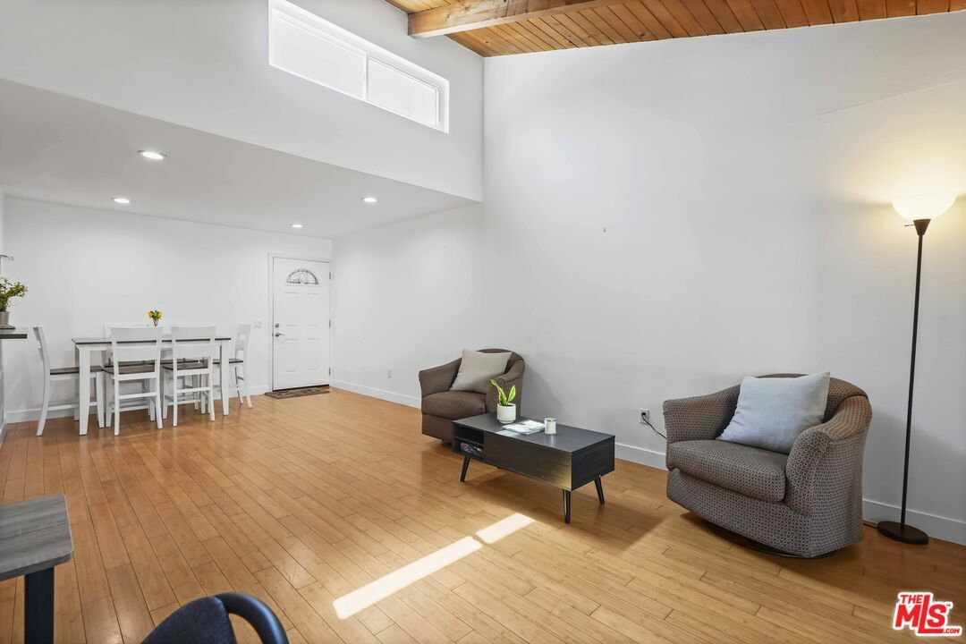 Property Photo: 10331 Lindley Ave CA 91326
