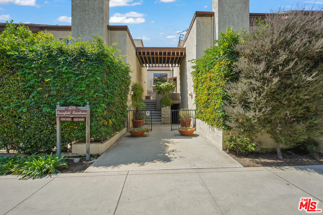 Property Photo: 1655 Greenfield Ave CA 90025