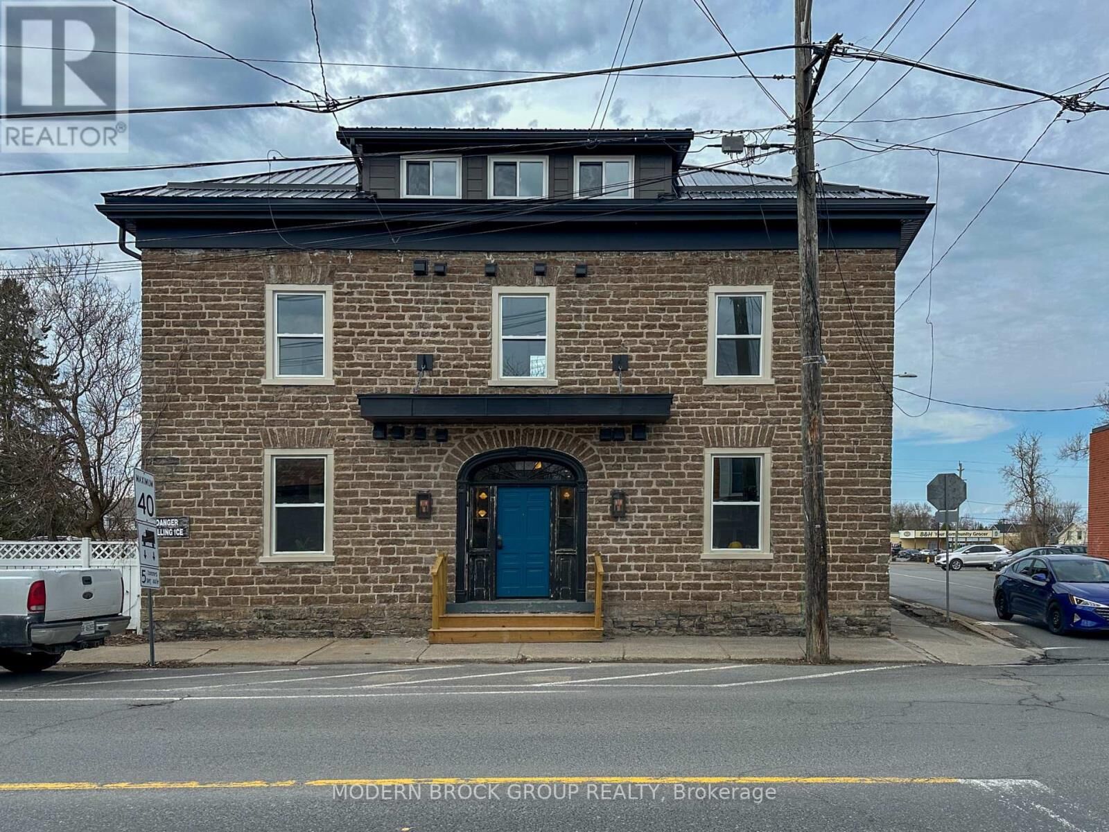 Property Photo: 5 Clothier Street West 107 ON K0G 1J0