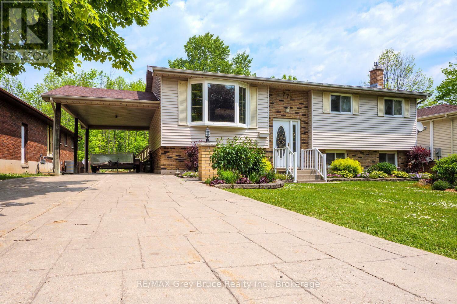 Property Photo: 770 27th Street West ON N4K 4J8