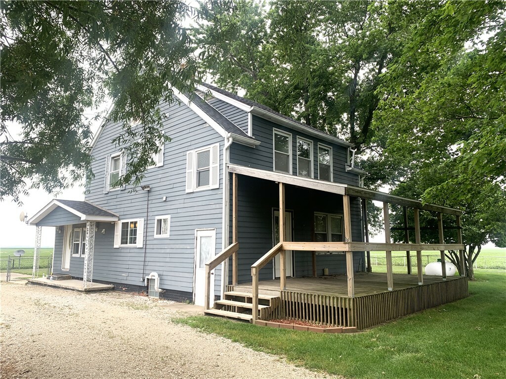 Property Photo: 647 E 2100 North Road IL 62510