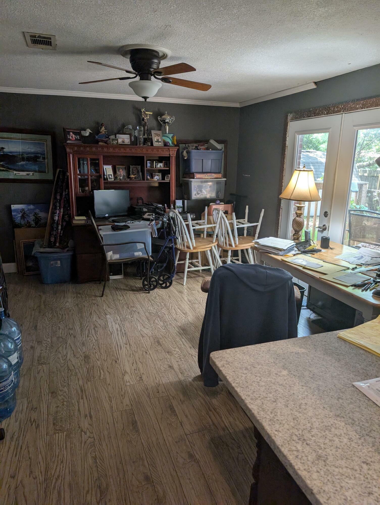 Property Photo: 205 Cloverdale Boulevard FL 32547