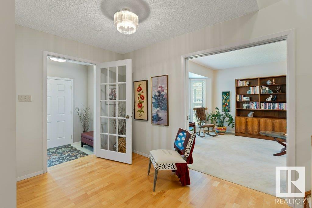 Photo de la propriété: 266 Omand Drive NW AB T6R 1K8