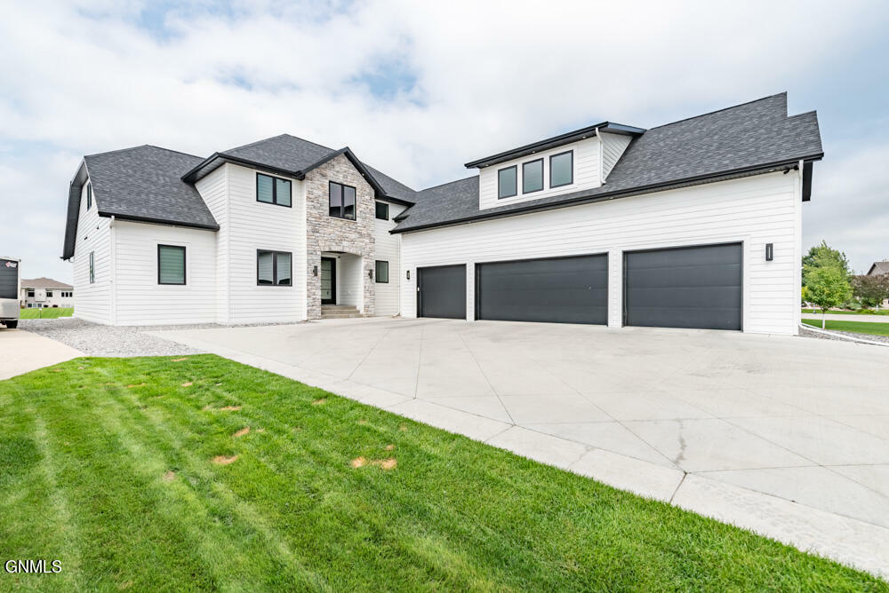 Property Photo: 3305 Bay Shore Bend SE ND 58554