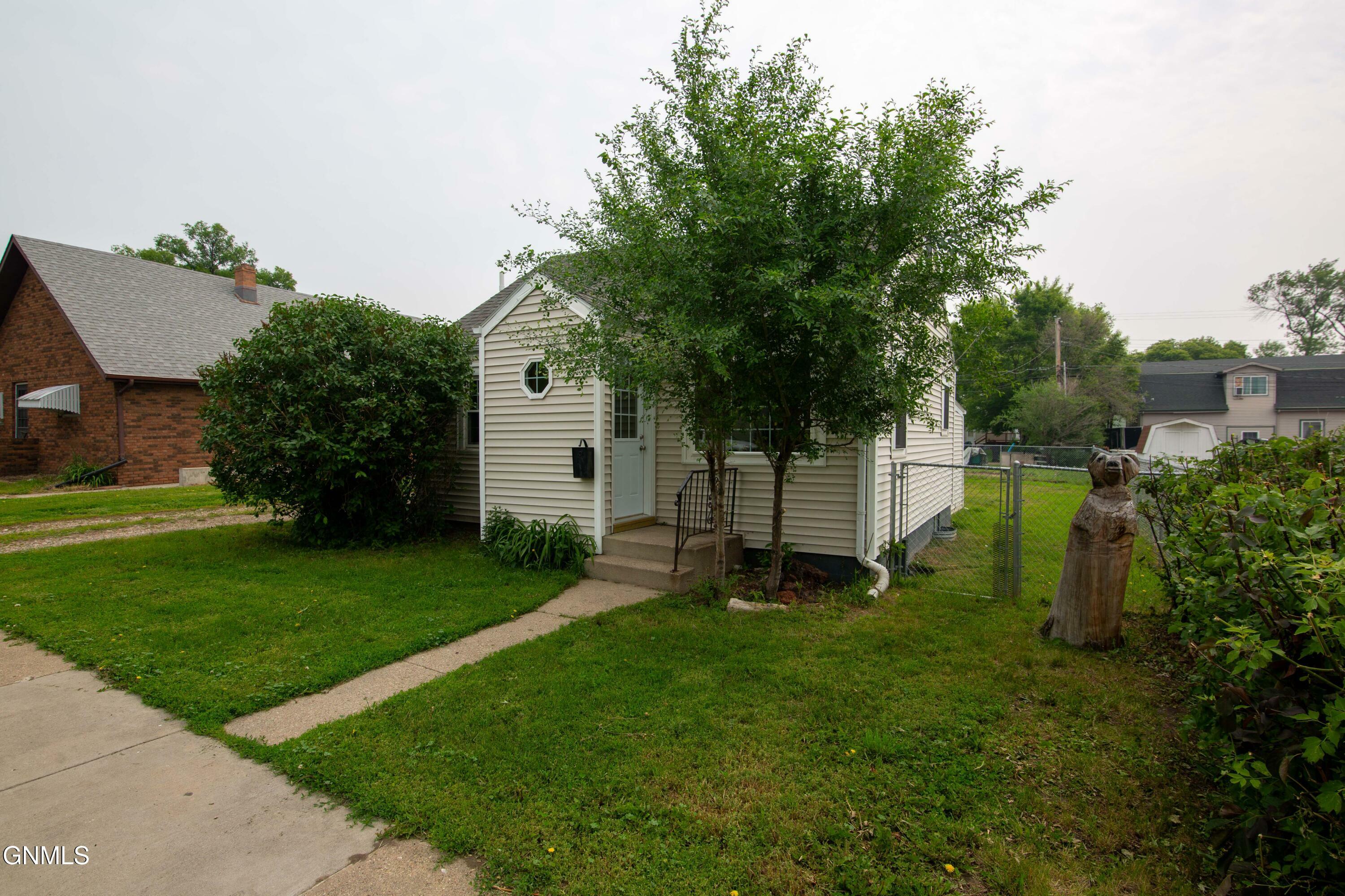Property Photo: 311 N 15th Street ND 58501