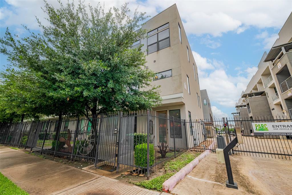 Property Photo: 2401 Crawford Street C2a TX 77004