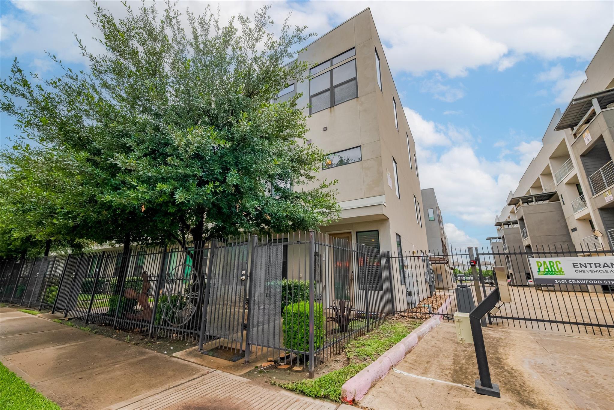 Property Photo: 2401 Crawford Street C2a TX 77004