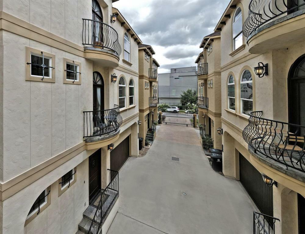 Property Photo: 1241 W 24th Street B TX 77008