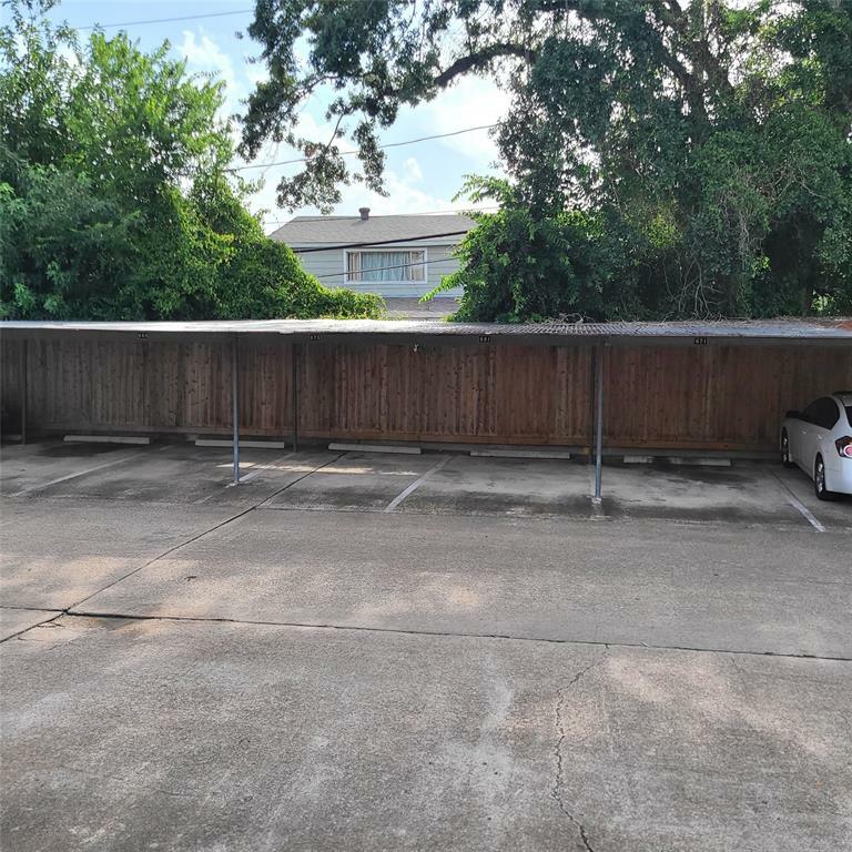 Property Photo: 2021 Spenwick Drive 513 TX 77055