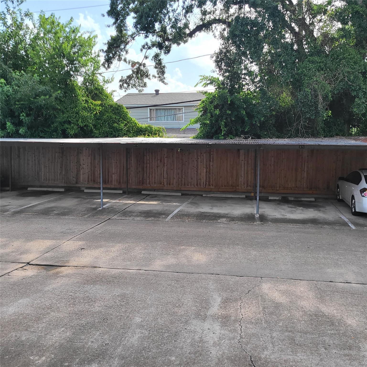 Property Photo: 2021 Spenwick Drive 513 TX 77055