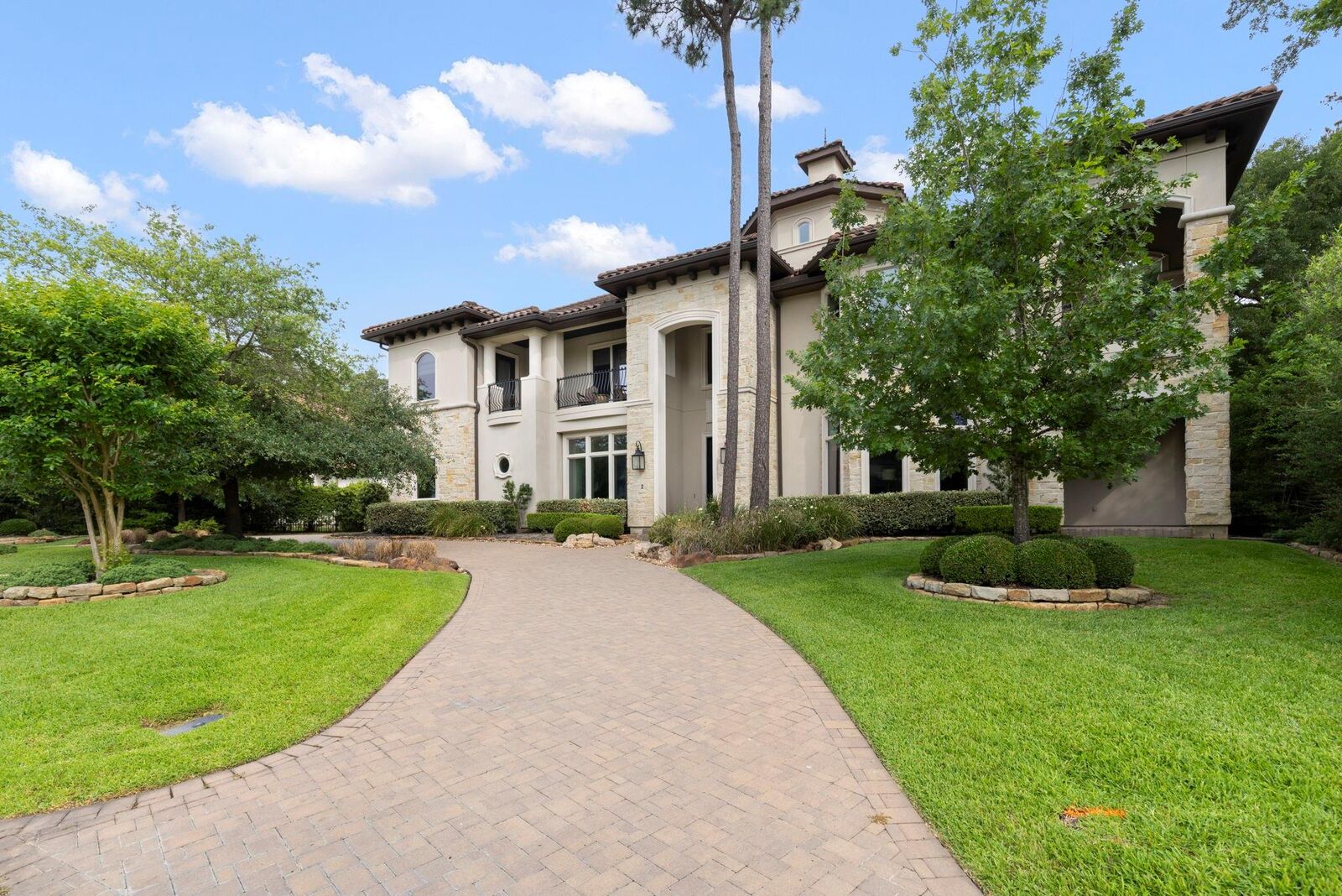 Property Photo:  2 N Badger Lodge Circle  TX 77389 
