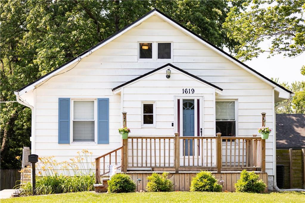 Property Photo: 1619 W College Street MO 64050