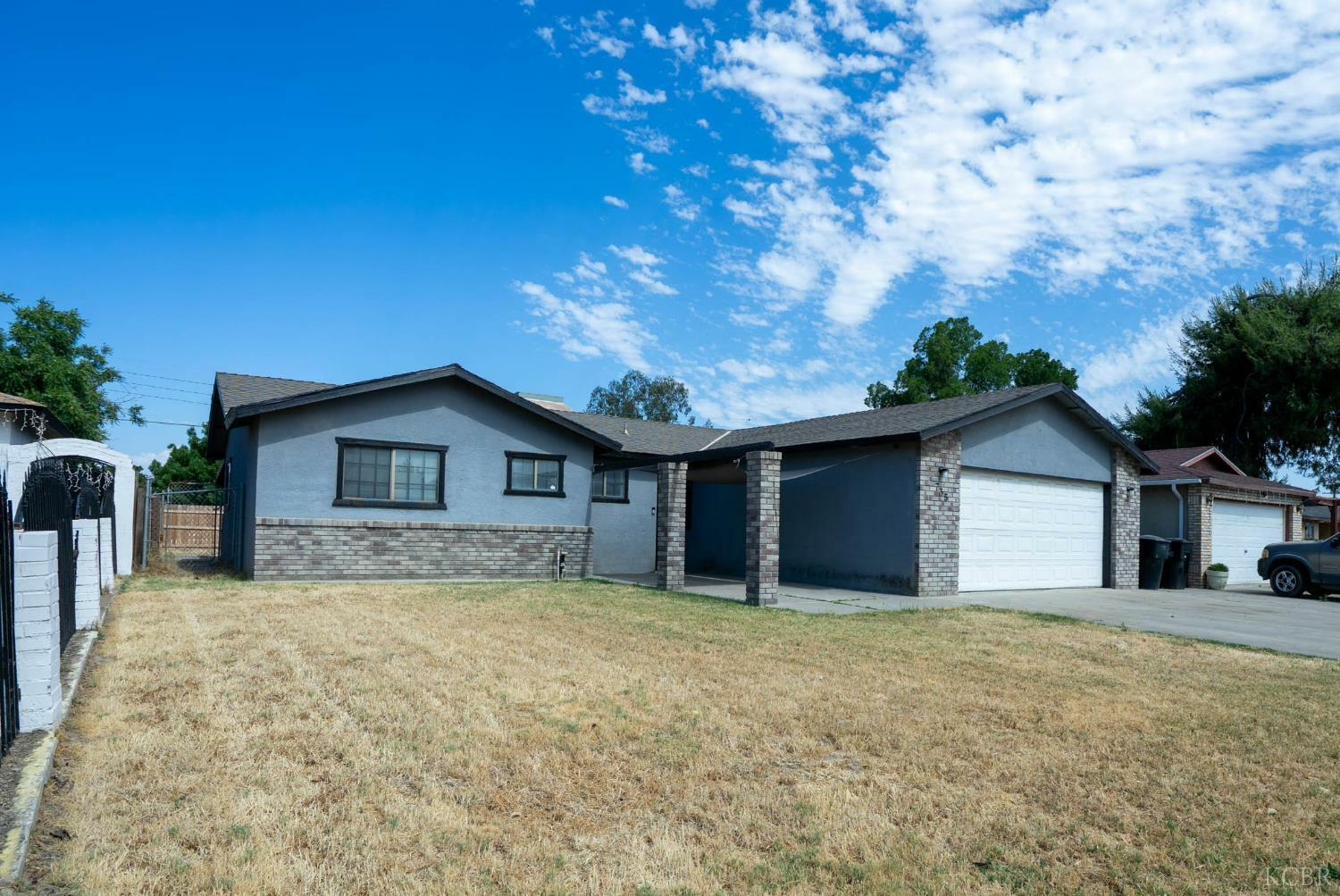 Property Photo:  735 Manor Avenue  CA 93230 