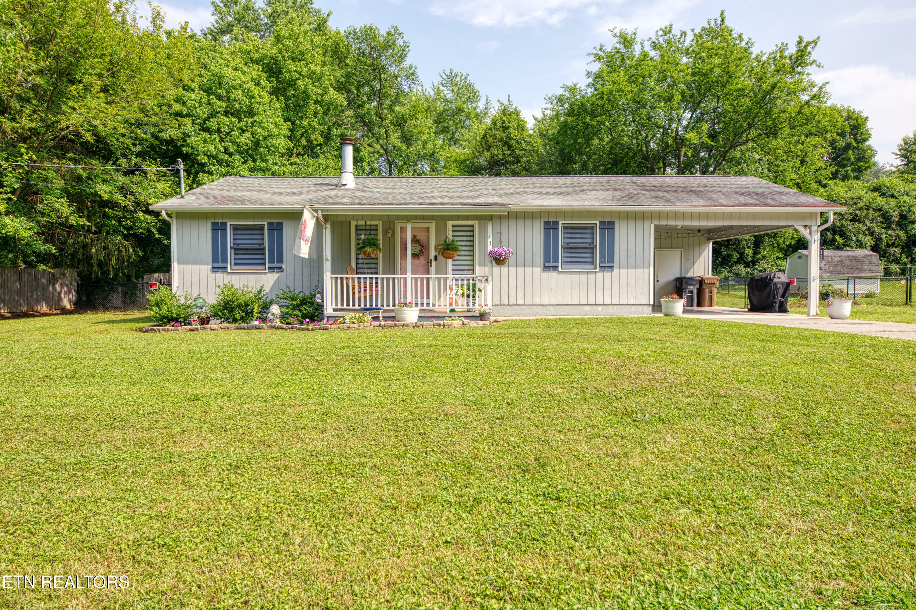 Property Photo: 4318 Sparrow Drive TN 37914