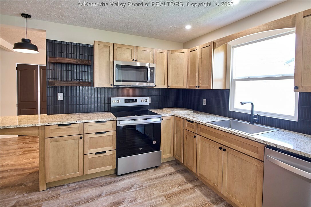 Property Photo: 911 Dupont Avenue WV 25143