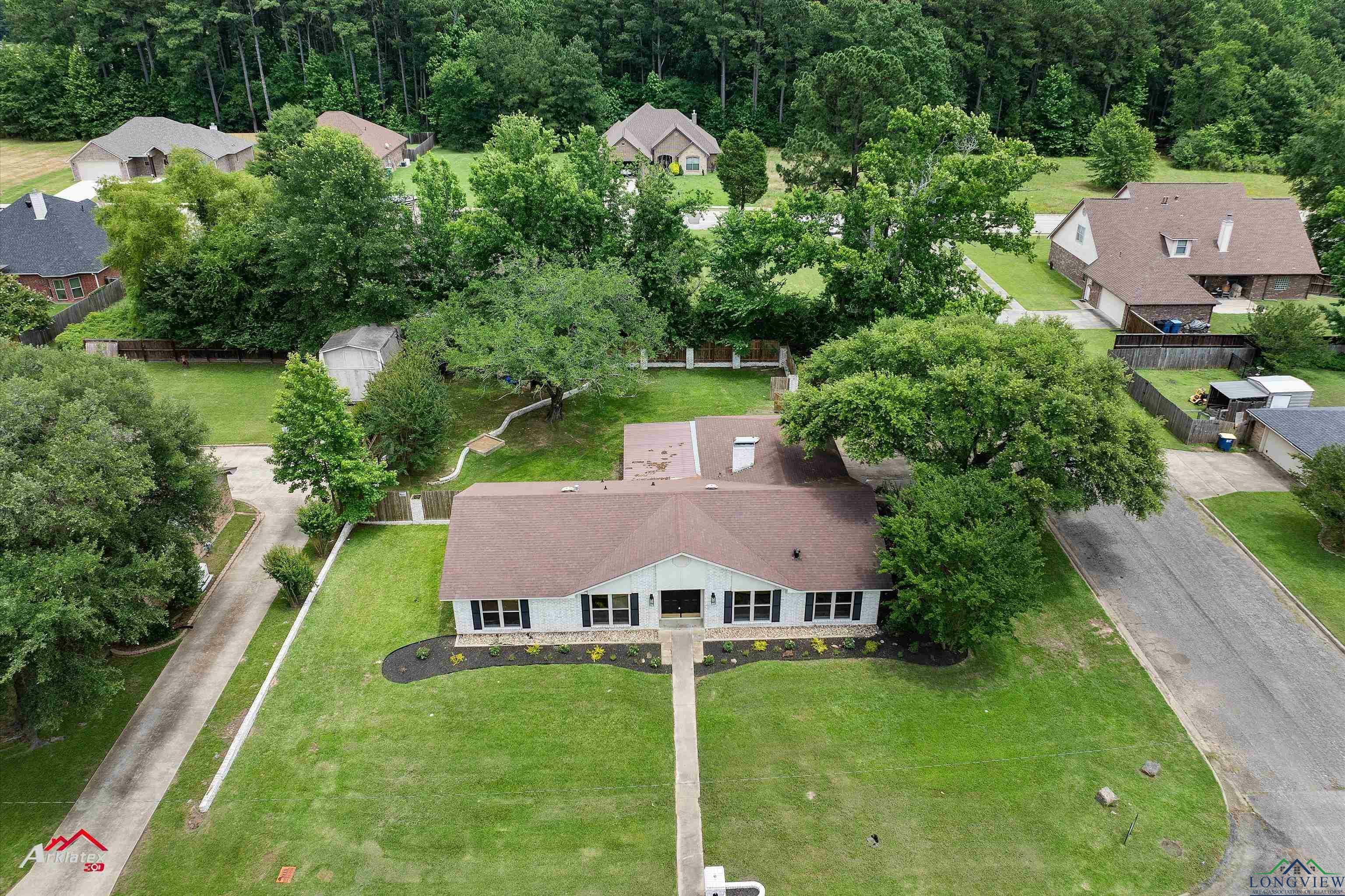 Property Photo:  404 Pinewood  TX 75672 