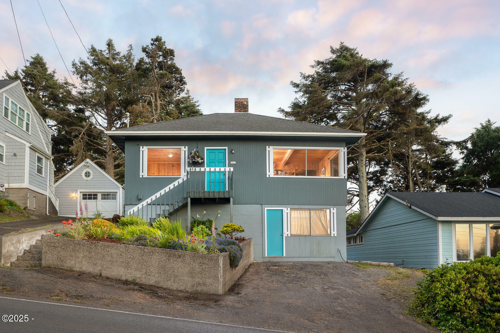 Property Photo: 1624 NW 25th Street OR 97367