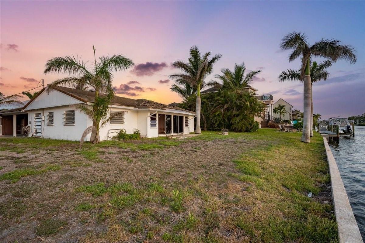 Property Photo: 6426 Hollywood Boulevard FL 34231