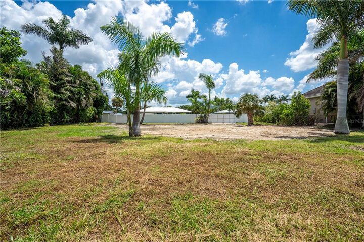 Property Photo:  6426 Hollywood Boulevard  FL 34231 