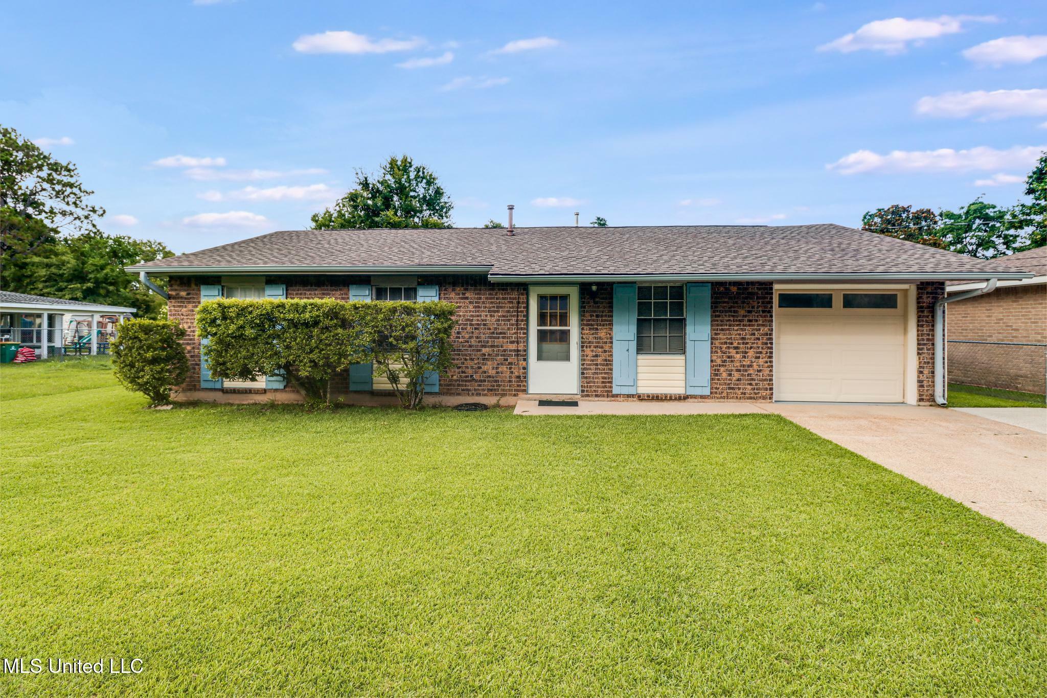 Property Photo: 914 Park Row Avenue MS 39560