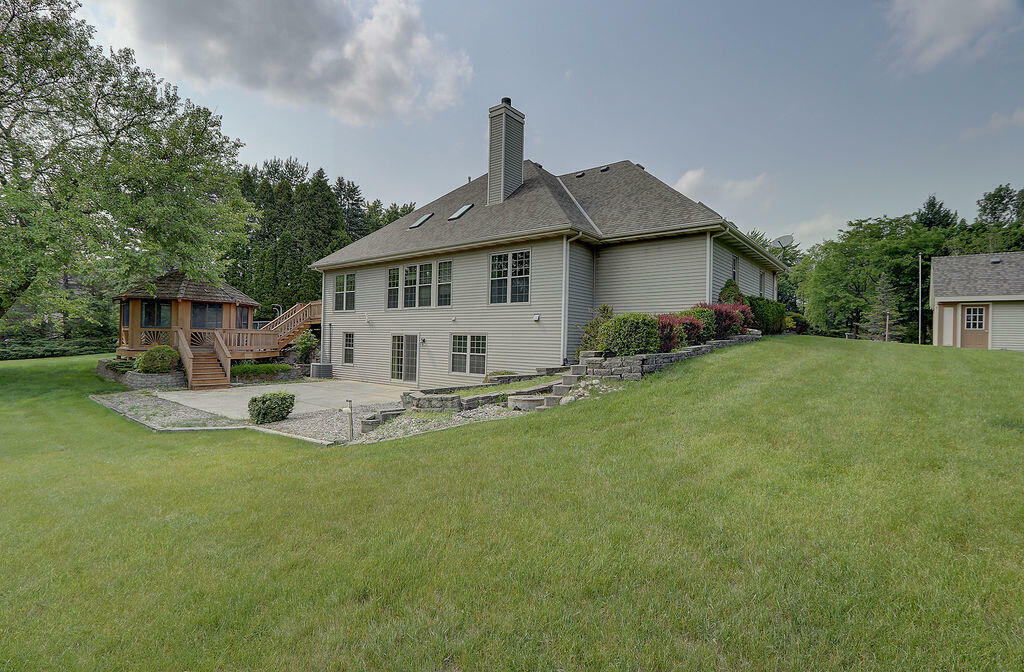 Property Photo: S32w32807 Bethania Ln WI 53118