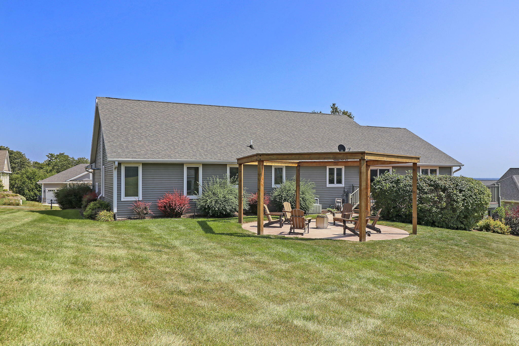 Property Photo: 329 S Stone Ridge Dr WI 53147
