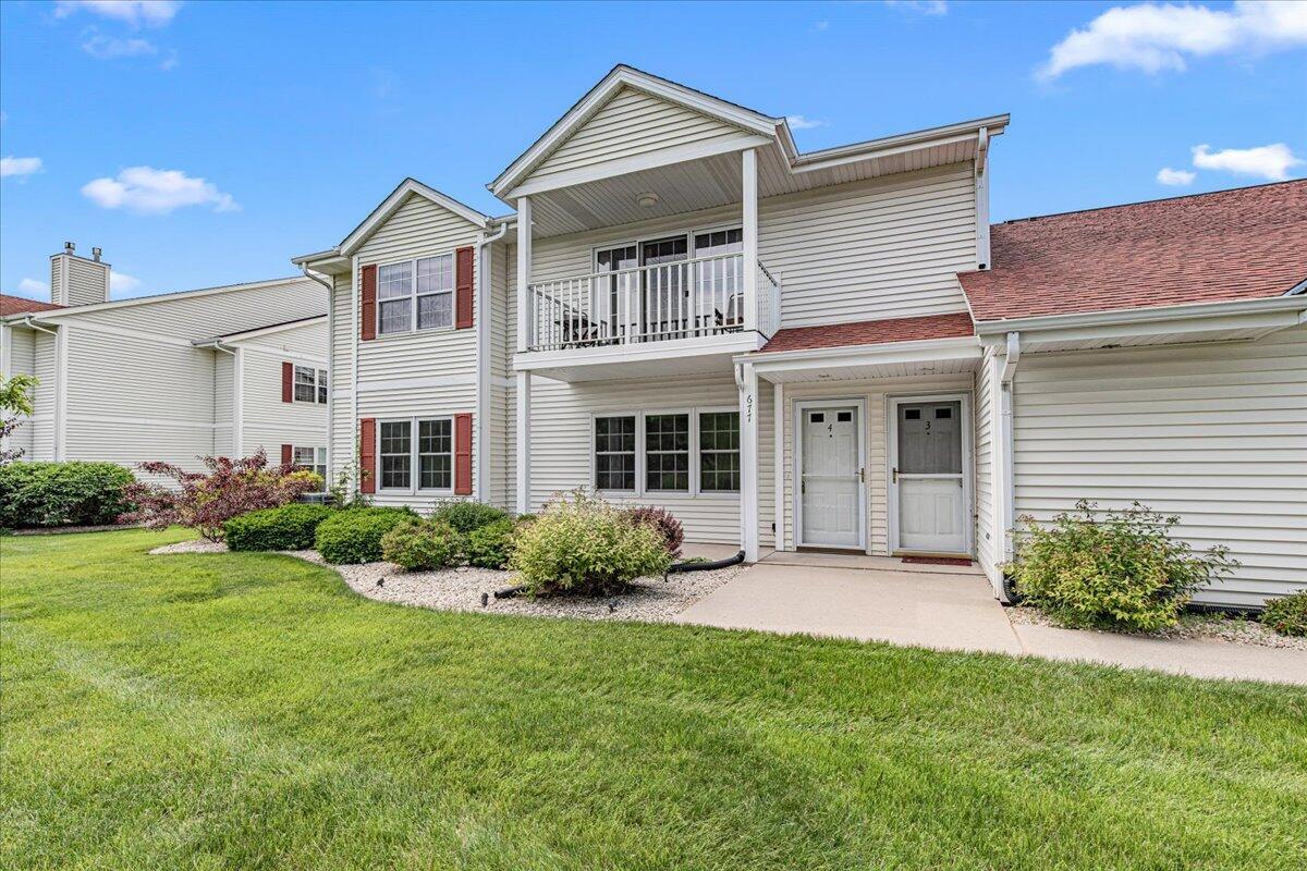 677 Wood River Ct 4  West Bend WI 53095 photo