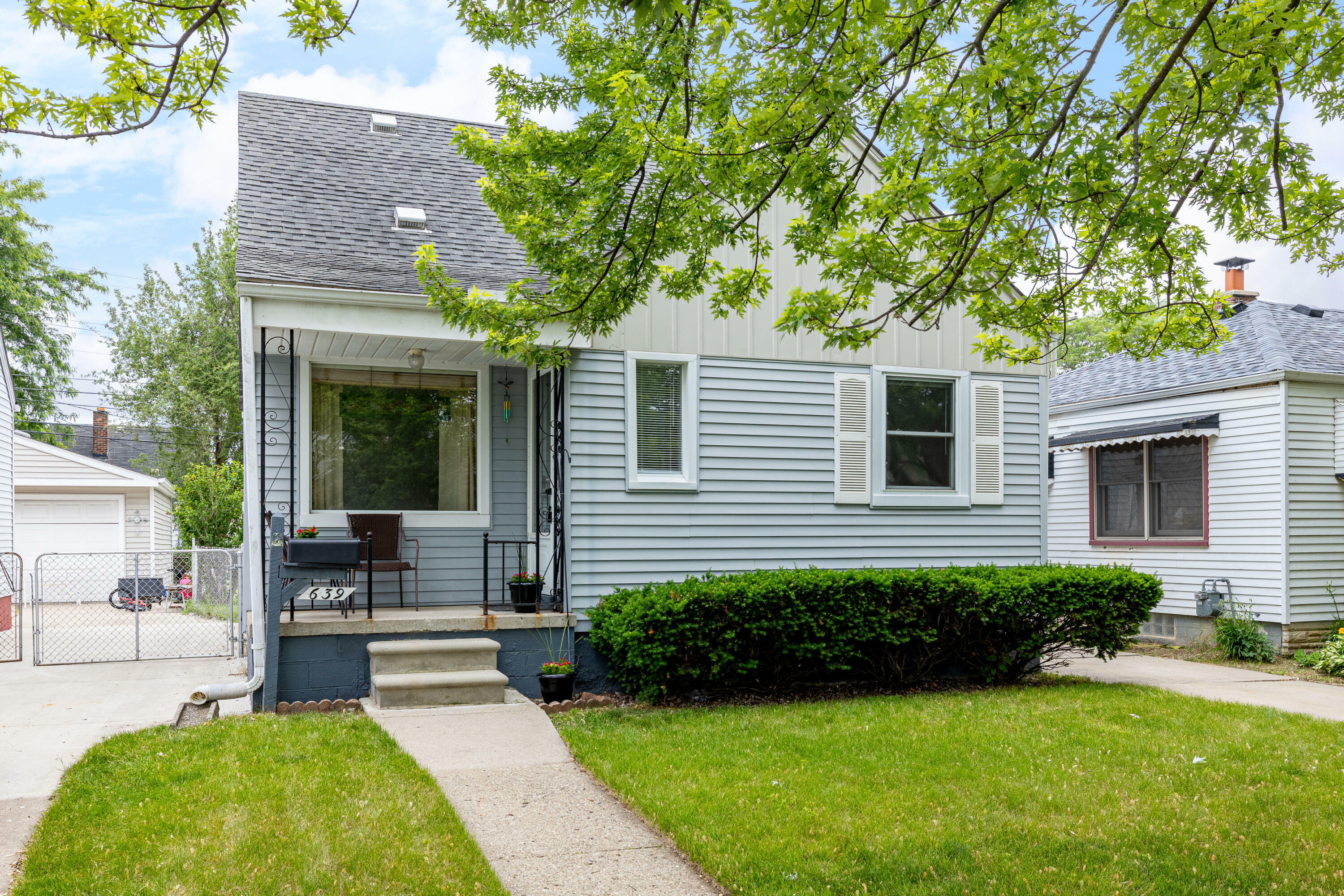 Property Photo: 639 Cleveland MI 48146