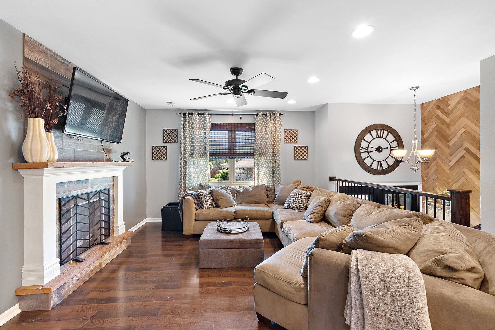 Property Photo: 607 Shorewood Drive IL 60404