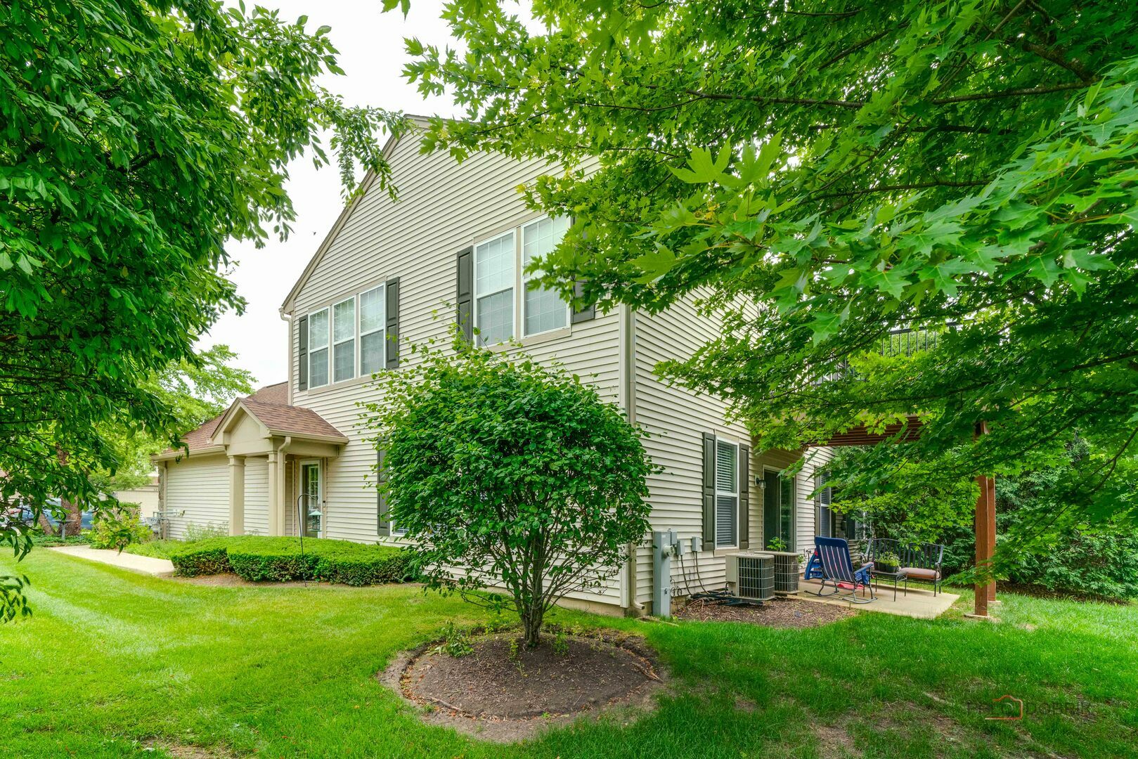 Property Photo: 119 W Buckingham Drive 119 IL 60073