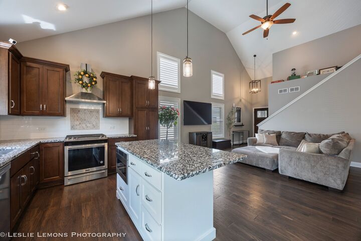 565 Sudbury Circle 0  Oswego IL 60543 photo