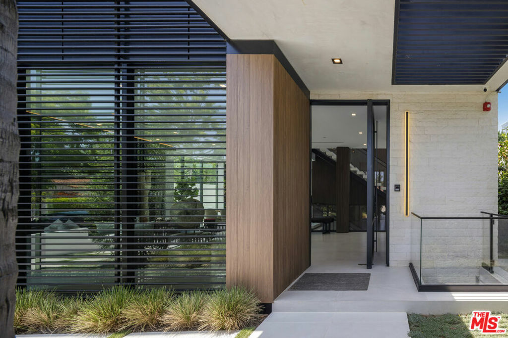 Property Photo: 137 S Wetherly Drive CA 90211