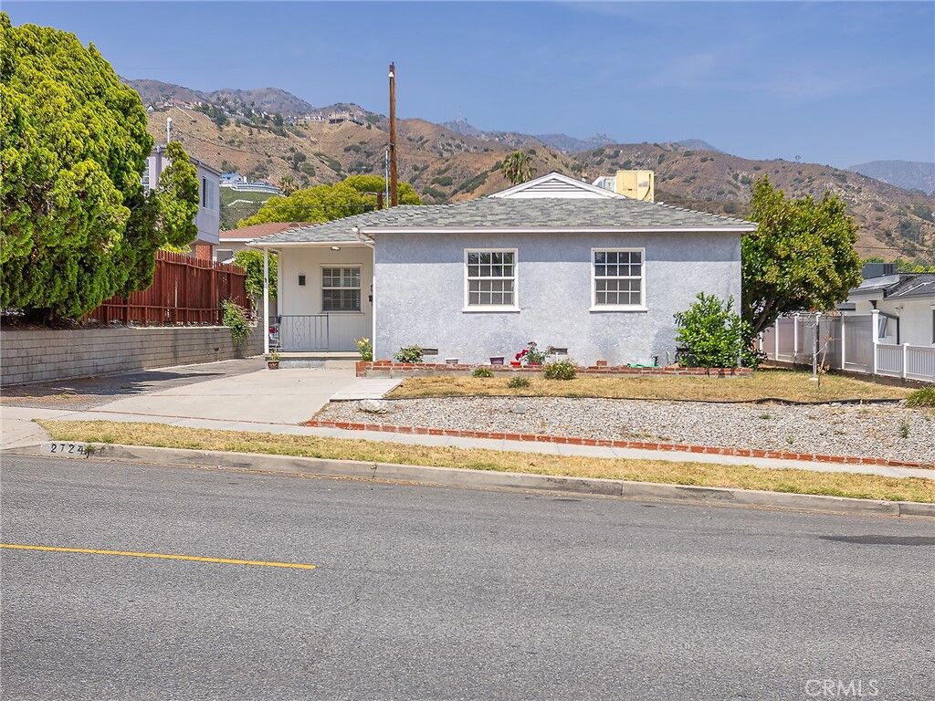 Property Photo: 2724 Scott Road CA 91504