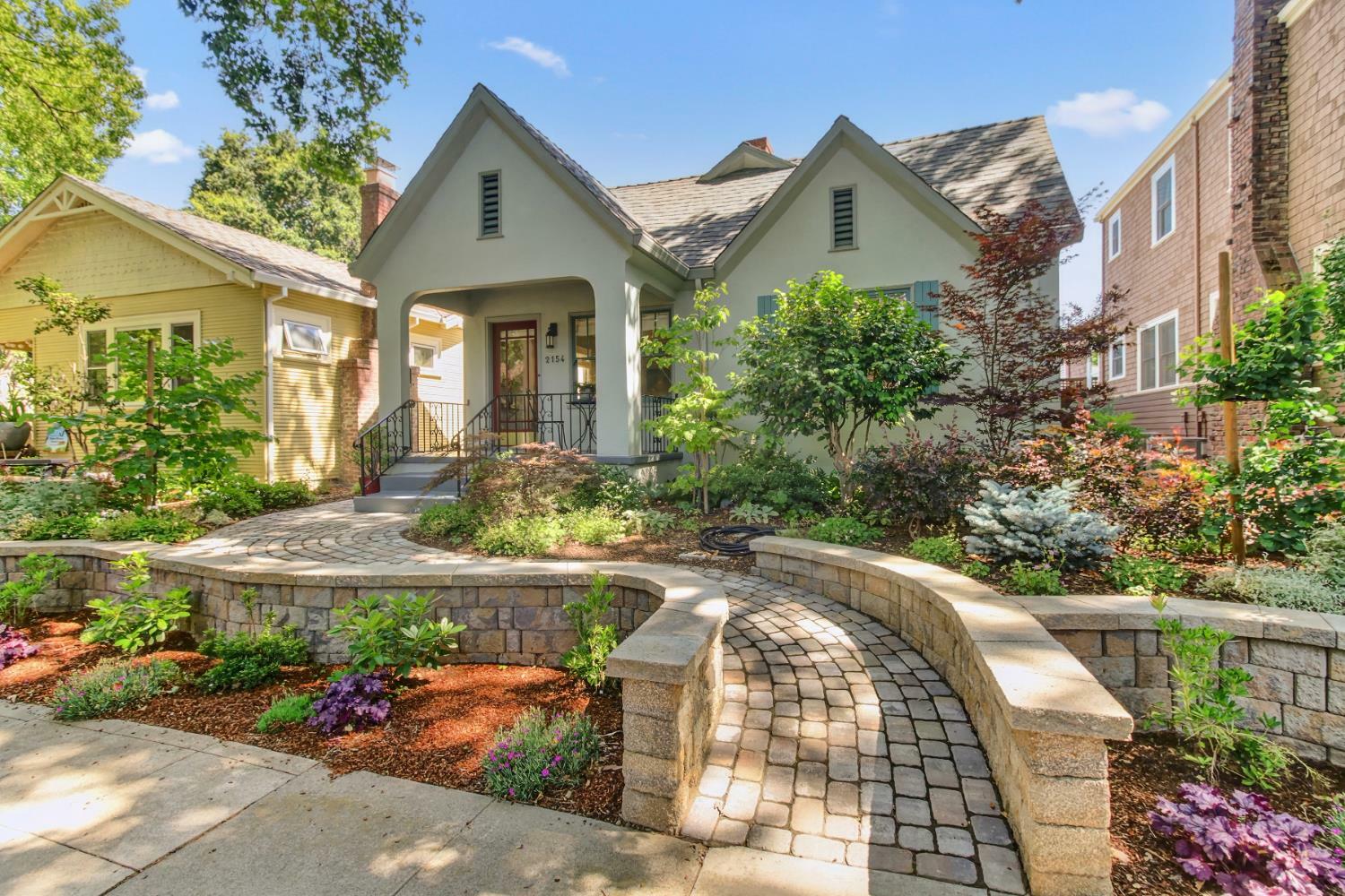 Property Photo:  2154 3rd Avenue  CA 95818 