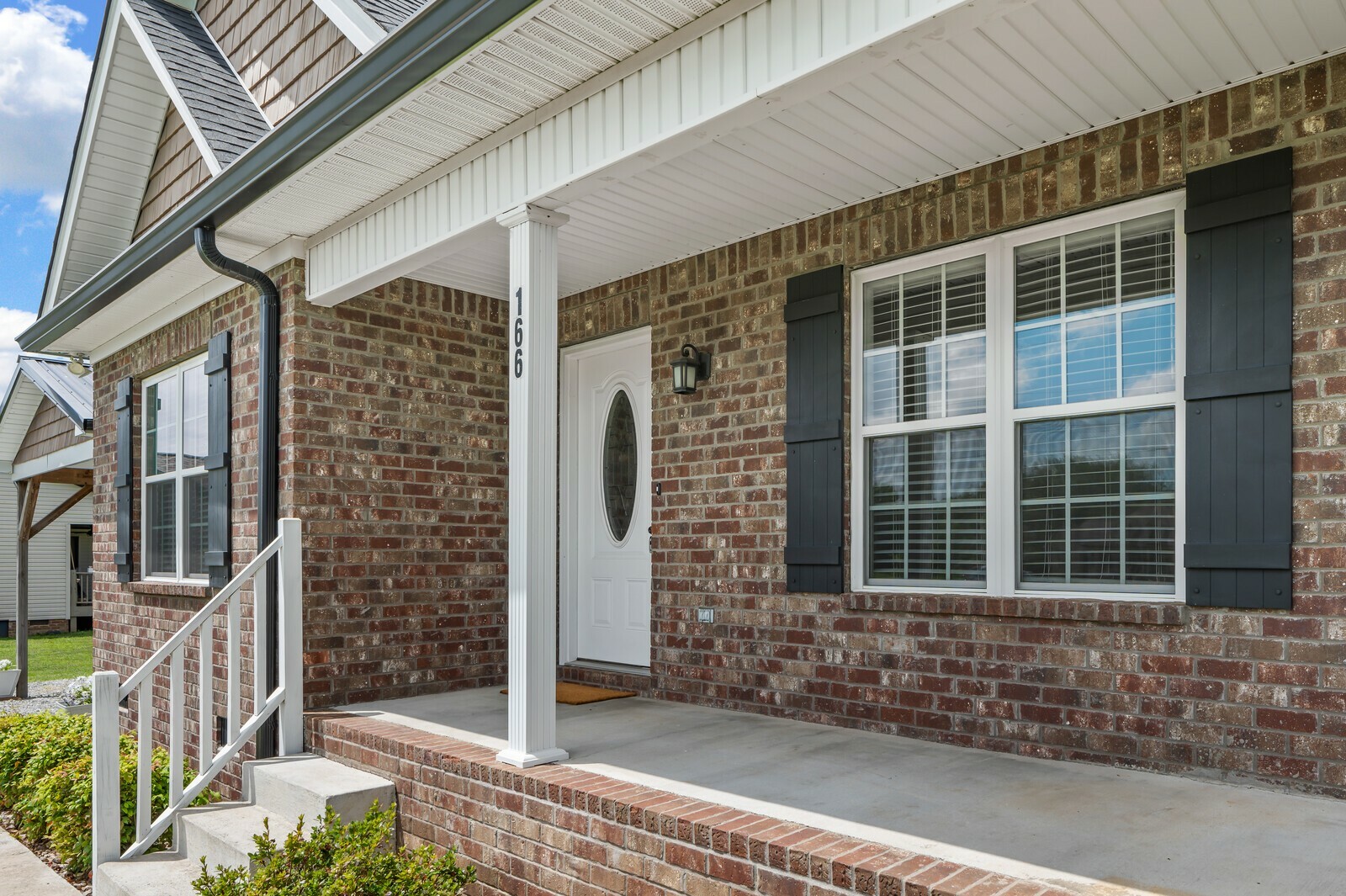 Property Photo: 166 Oak Dr TN 37148
