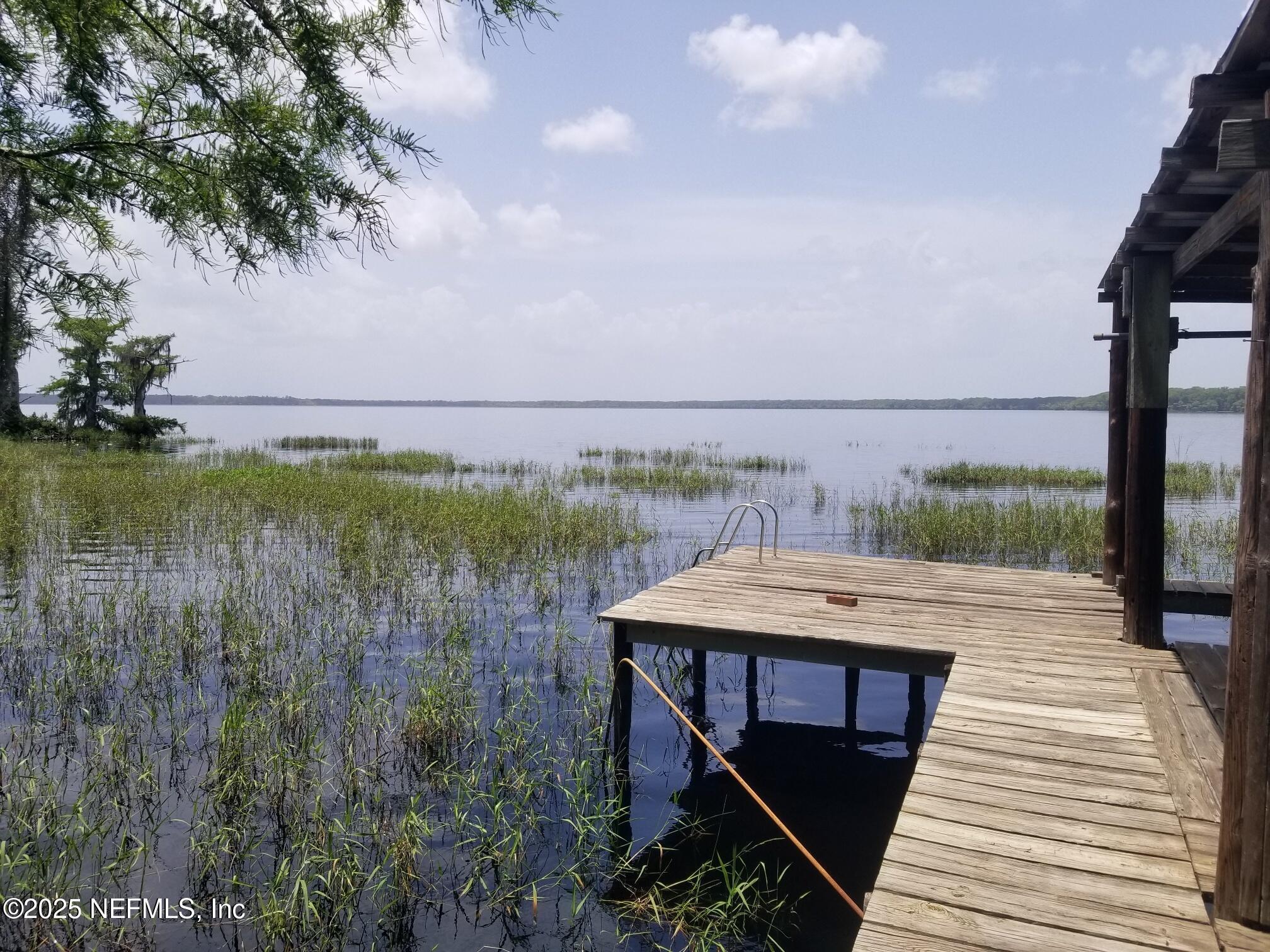 Property Photo: 1888 Lake Disston Drive FL 32110