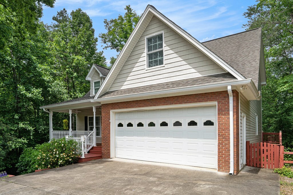 Property Photo: 220 Oak Ridge Lane GA 30536