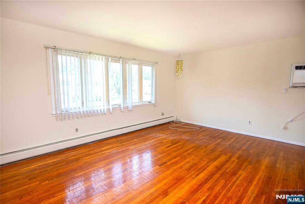 Property Photo:  4 Elizabeth Court  NJ 07643 