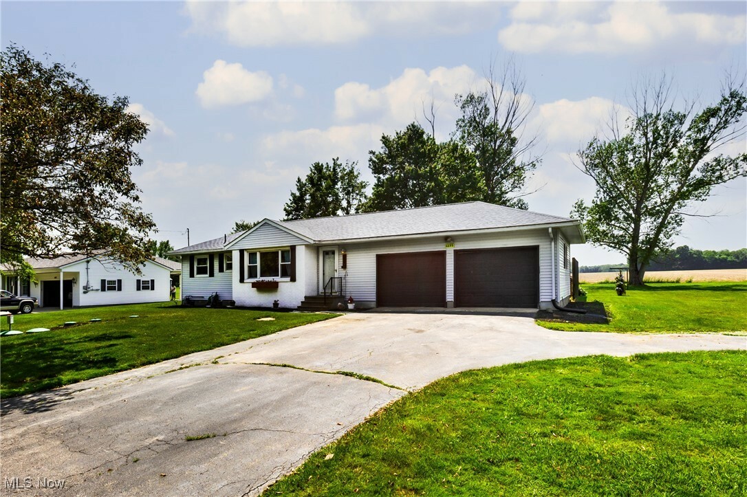 Property Photo: 6699 Youngstown Conneaut Road OH 44428