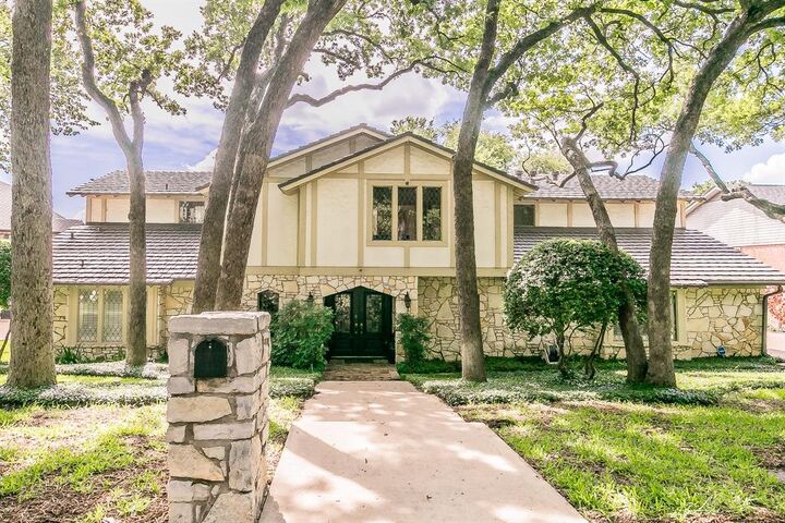 1306 Riverview Drive  Arlington TX 76012 photo