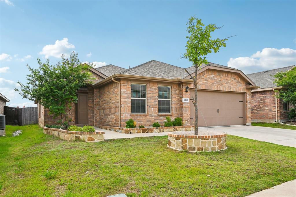 Property Photo: 9217 Leveret Lane TX 76131