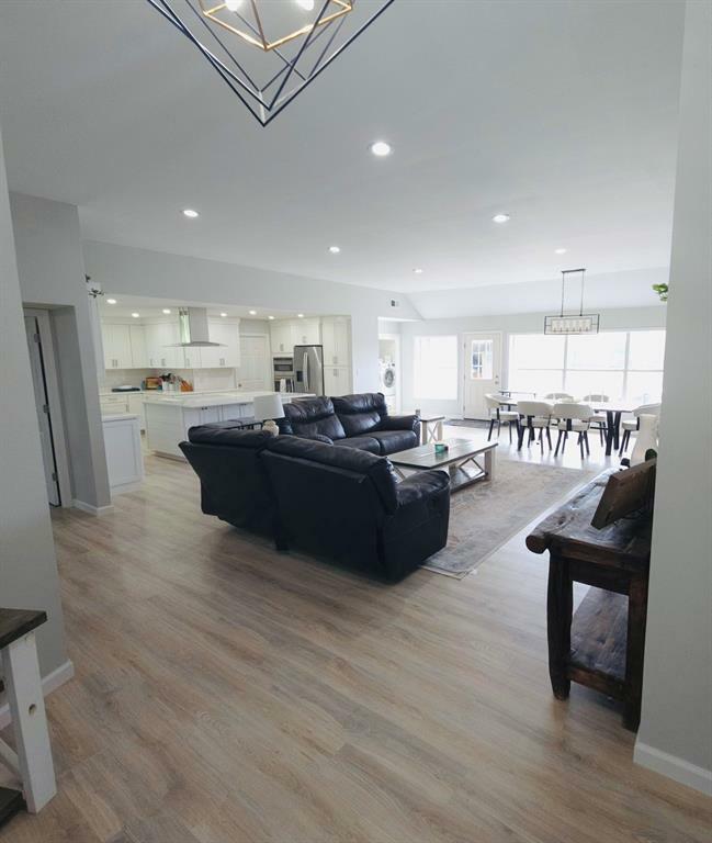 Property Photo: 1201 E Oaklawn Drive TX 75160
