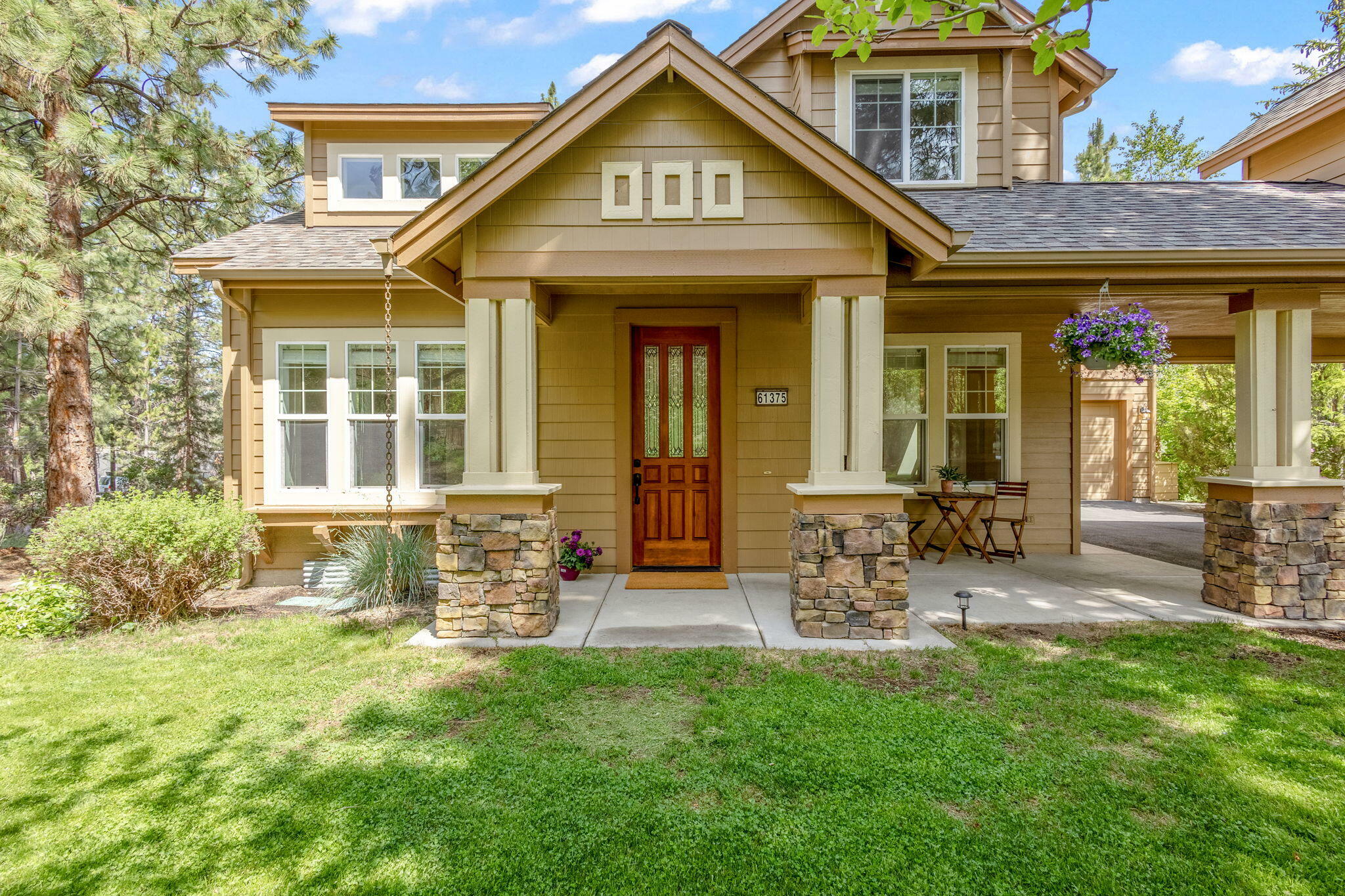 Property Photo: 61375 Cultus Lake Court OR 97702