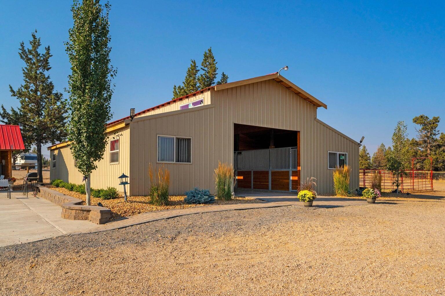 Property Photo: 27707 SE Cascade Way OR 97754