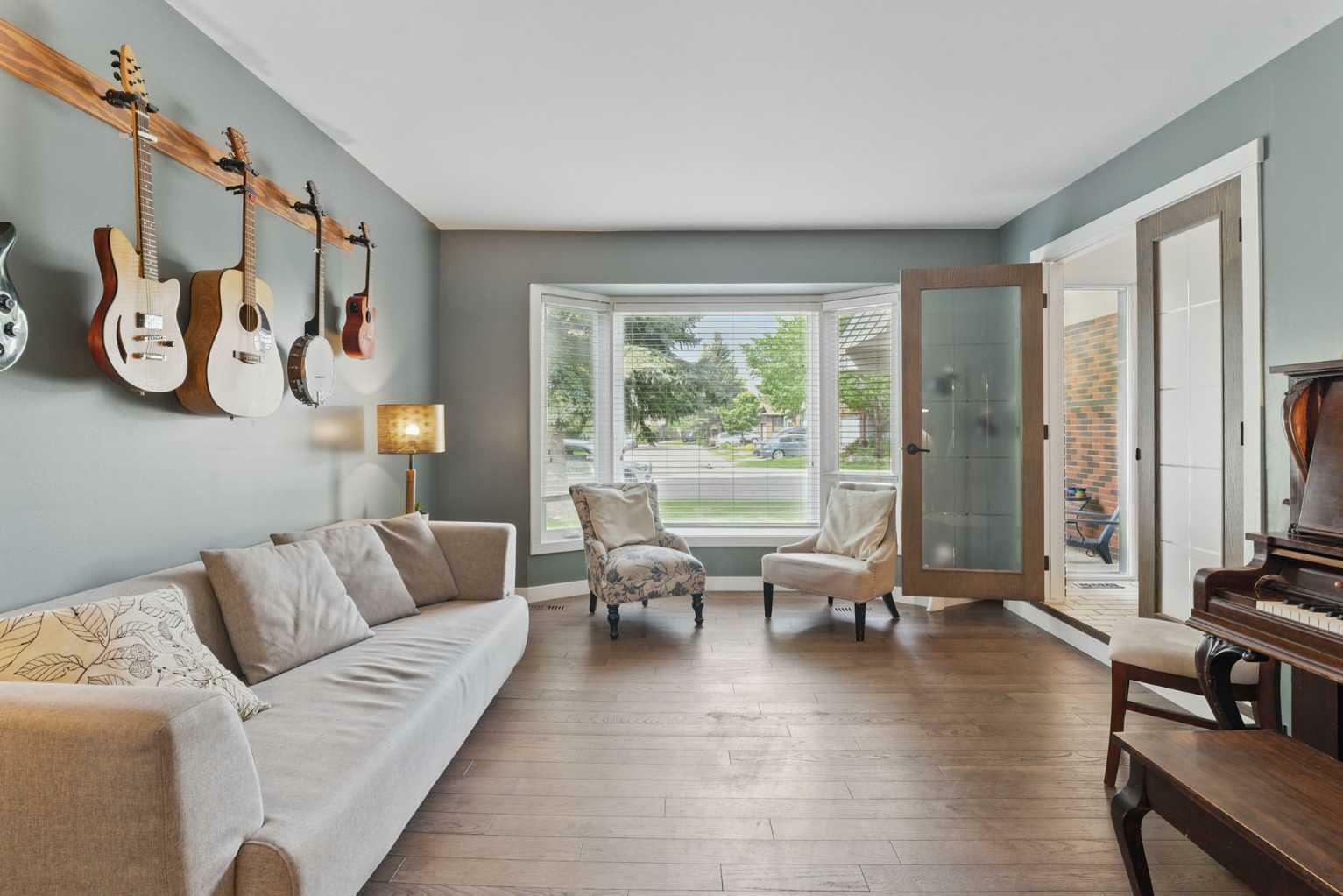 Photo de la propriété: 74 Deermont Road SE AB T2J 5T5