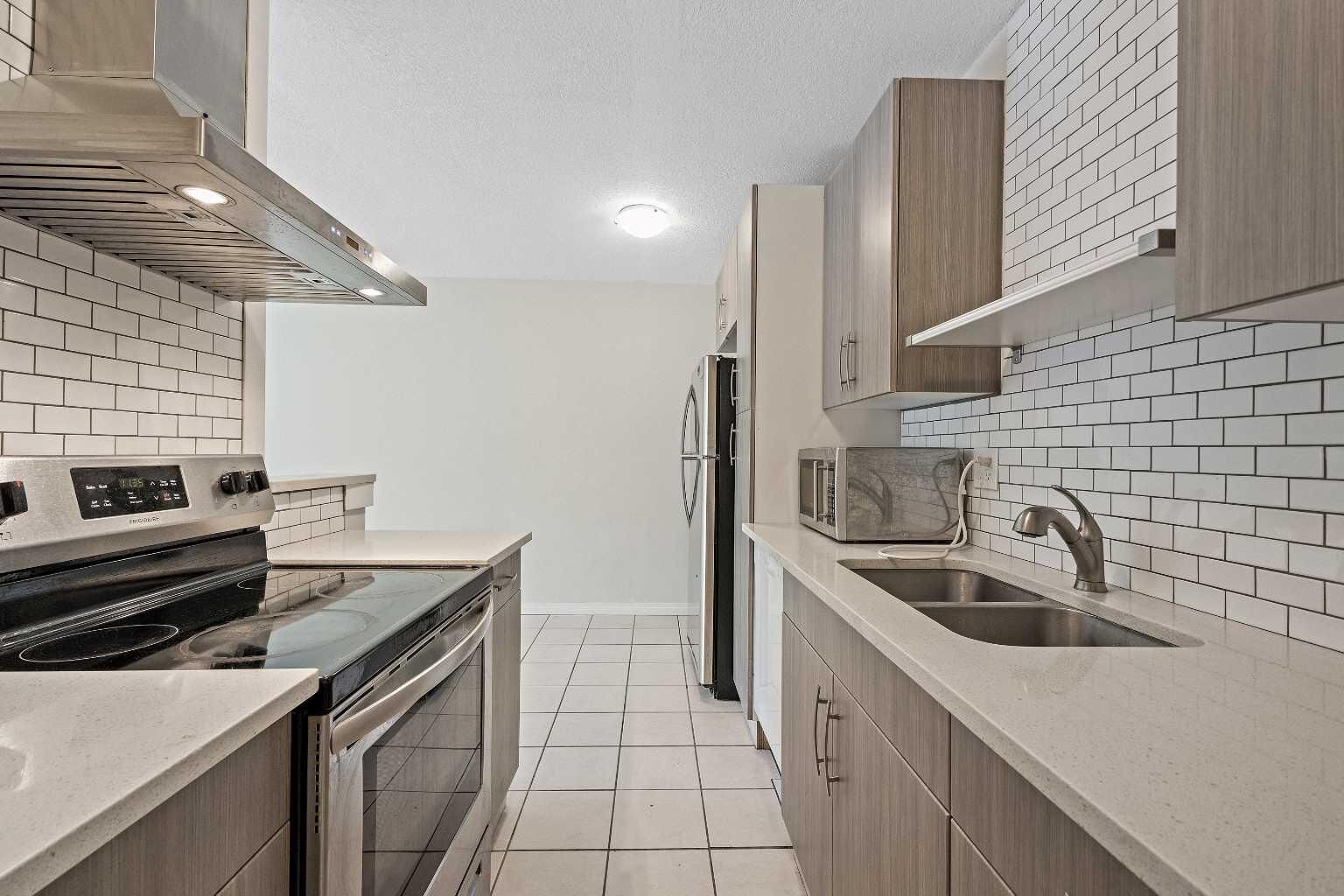 Property Photo:  128 15 Avenue SW 604  AB T2R 0P5 