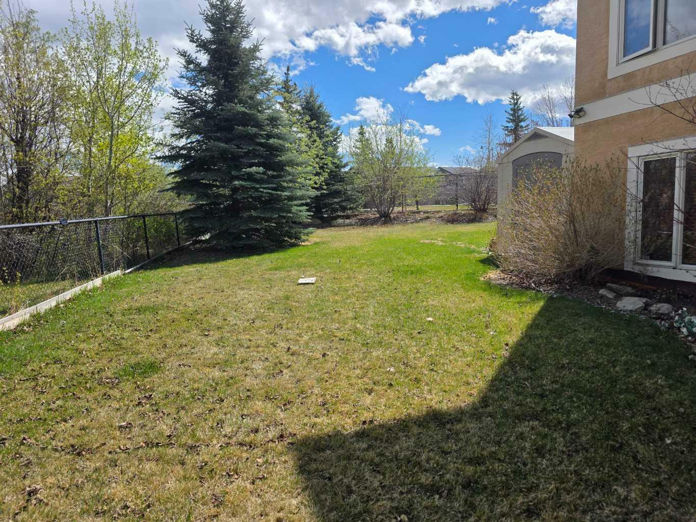 Property Photo: 31 Cougarstone Point SW AB T3H 4Z3