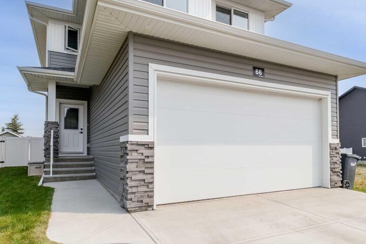 Property Photo:  66 Henderson Crescent  AB T0M 1R0 