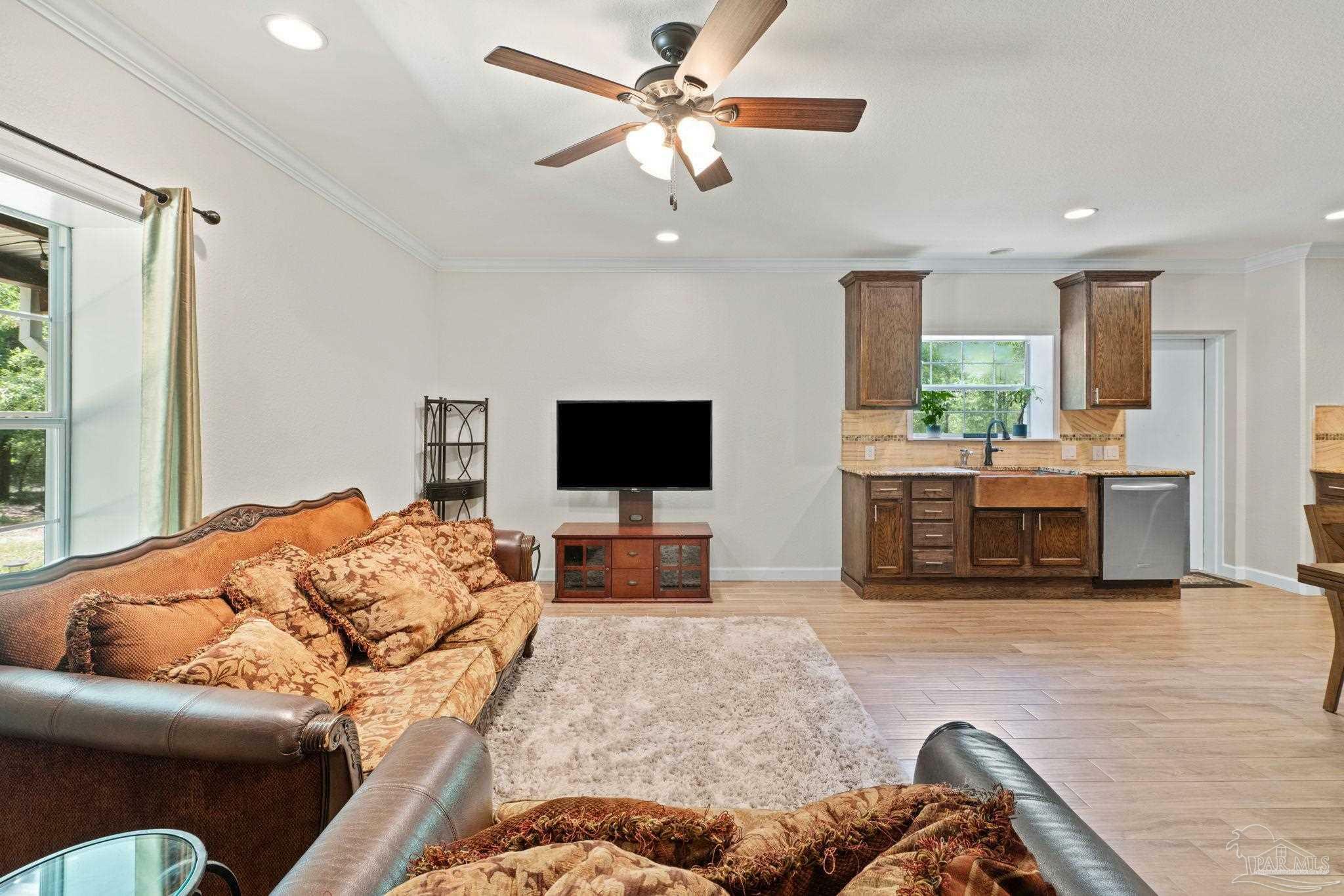 Property Photo: 6781 Generals Ln FL 32571